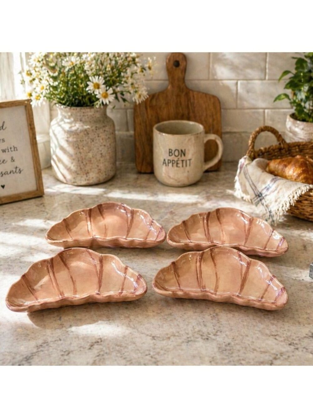 New Lot Of 4 Hard Plastic Croissant Shapped Brunch Party Picnic Serving Plates